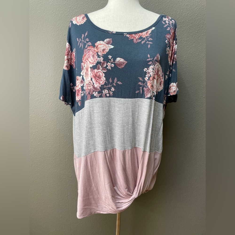 24/7 Flawless Floral Striped Knot Front Tee size 1X